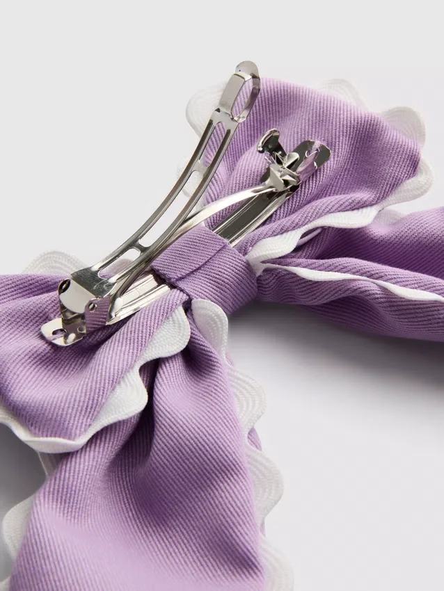 Pinza para el cabello con moño y borde festoneado