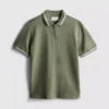 Polo con cuello con cremallera y textura