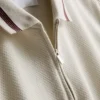 Polo con cuello con cremallera y textura