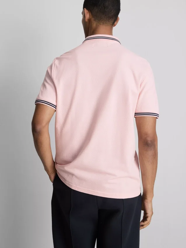 Polo con cuello con puntas