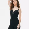 Ropa moldeadora con escote abierto hasta la mitad del muslo