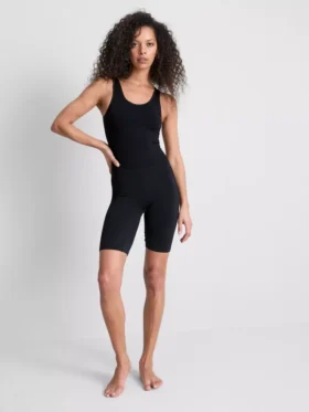 Ropa moldeadora sin costuras
