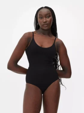 Ropa moldeadora sin costuras