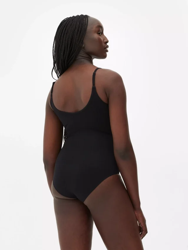 Ropa moldeadora sin costuras