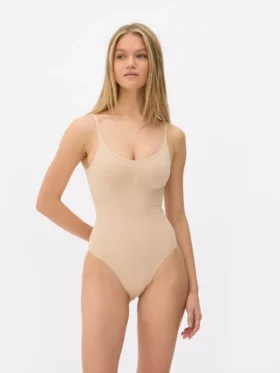Ropa moldeadora sin costuras con cuello redondo