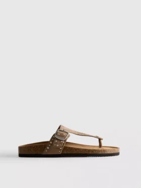 Sandalias con barra en T y tachuelas