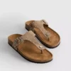 Sandalias con barra en T y tachuelas