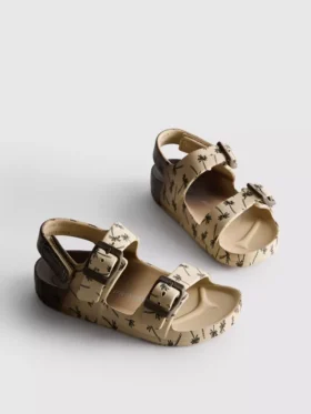 Sandalias con correa de doble hebilla estampadas