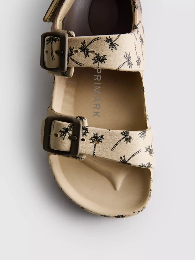Sandalias con correa de doble hebilla estampadas
