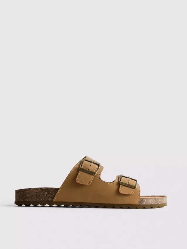 Sandalias con correas de doble hebilla