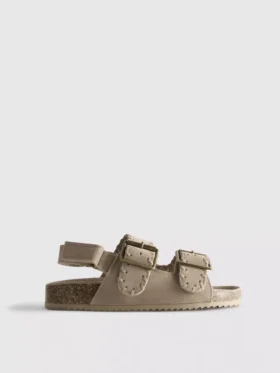 Sandalias con correas de doble hebilla