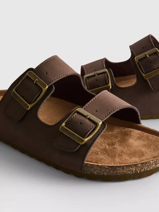 Sandalias con correas de doble hebilla