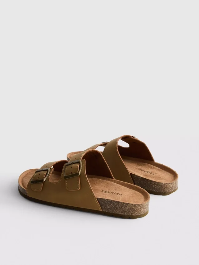 Sandalias con correas de doble hebilla