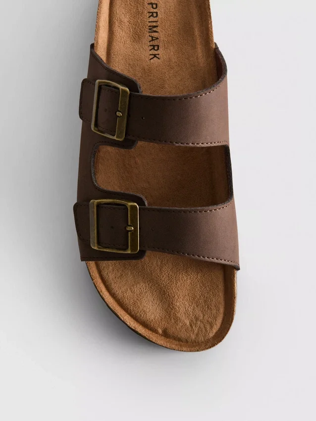 Sandalias con correas de doble hebilla