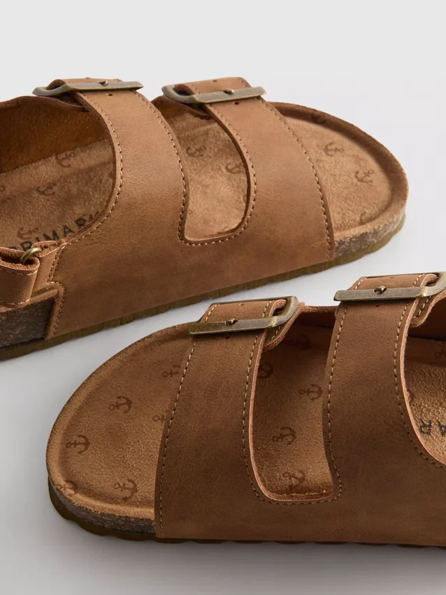 Sandalias con correas de doble hebilla