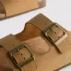 Sandalias con correas de doble hebilla