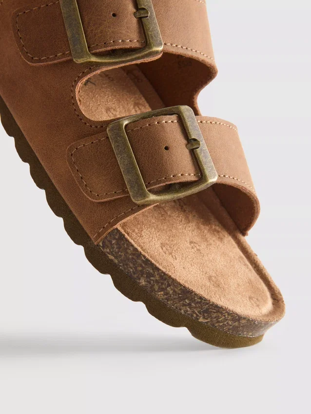 Sandalias con correas de doble hebilla