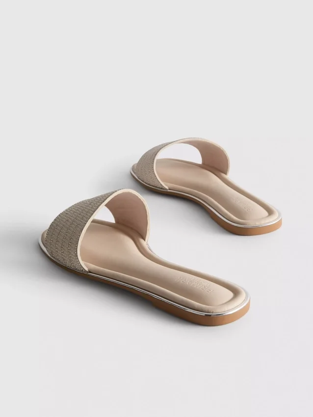 Sandalias con cuentas de strass
