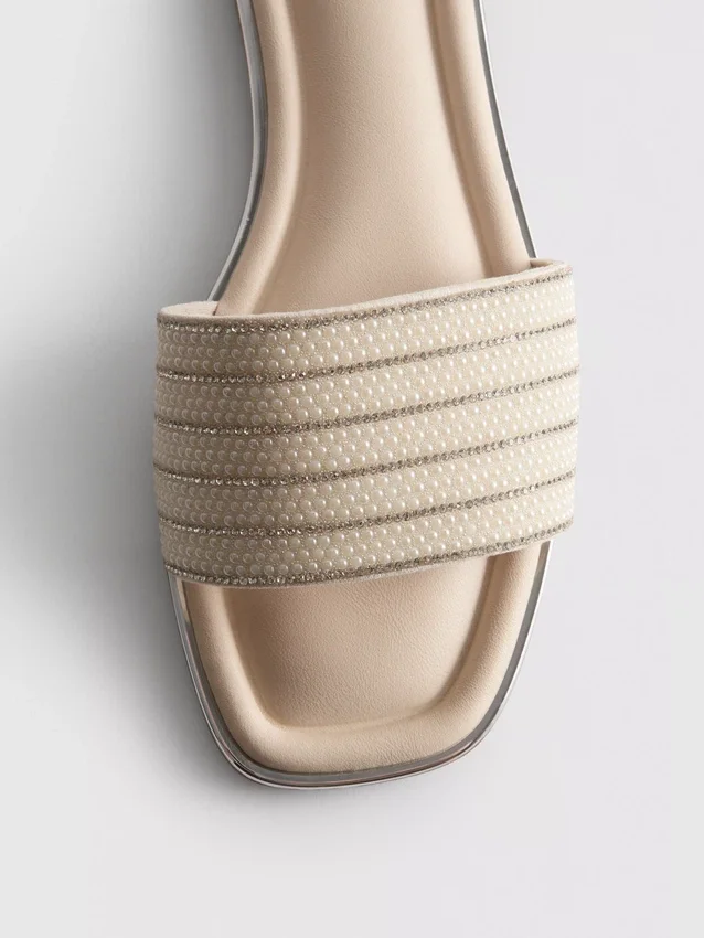 Sandalias con cuentas de strass