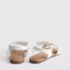 Sandalias con diseño floral cortado a láser