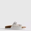 Sandalias con plantilla adornada y doble hebilla