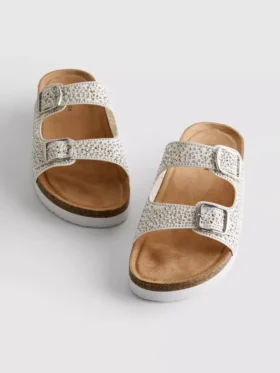 Sandalias con plantilla adornada y doble hebilla