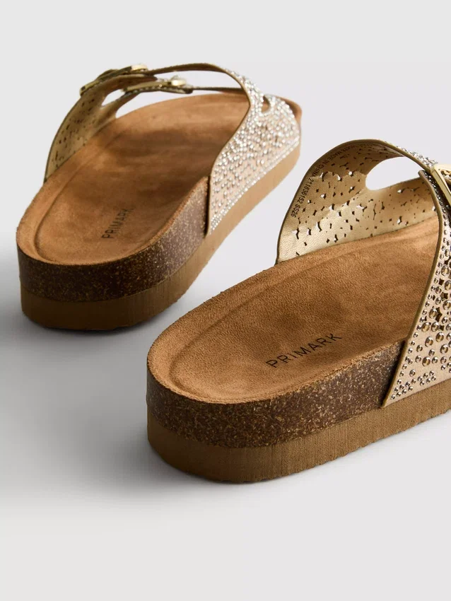 Sandalias con plantilla adornada y doble hebilla