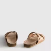 Sandalias con plantilla con detalles cortados a láser