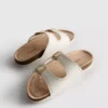 Sandalias con plantilla con detalles cortados a láser