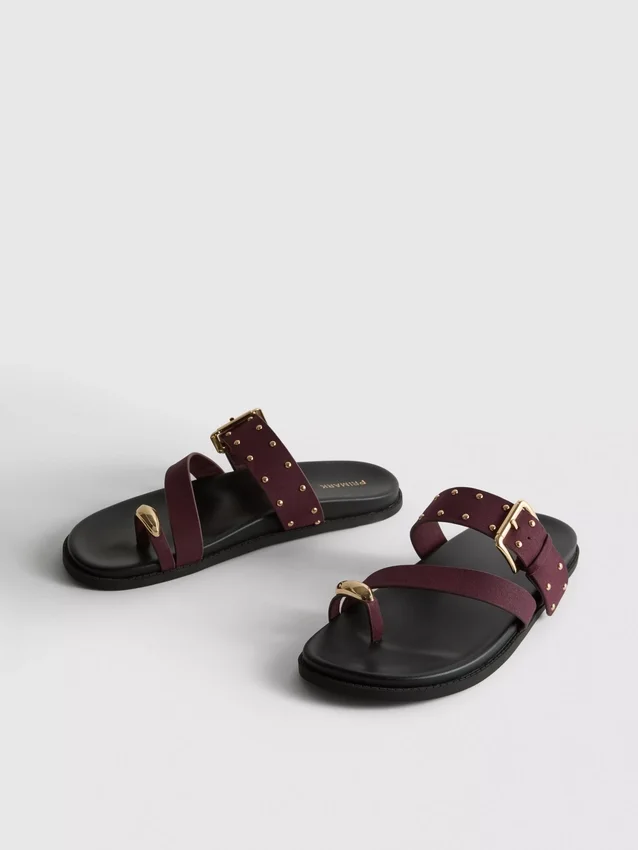 Sandalias con plantilla con tachuelas de Paula Echevarría