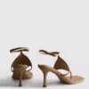 Sandalias con tachuelas de Paula Echevarría