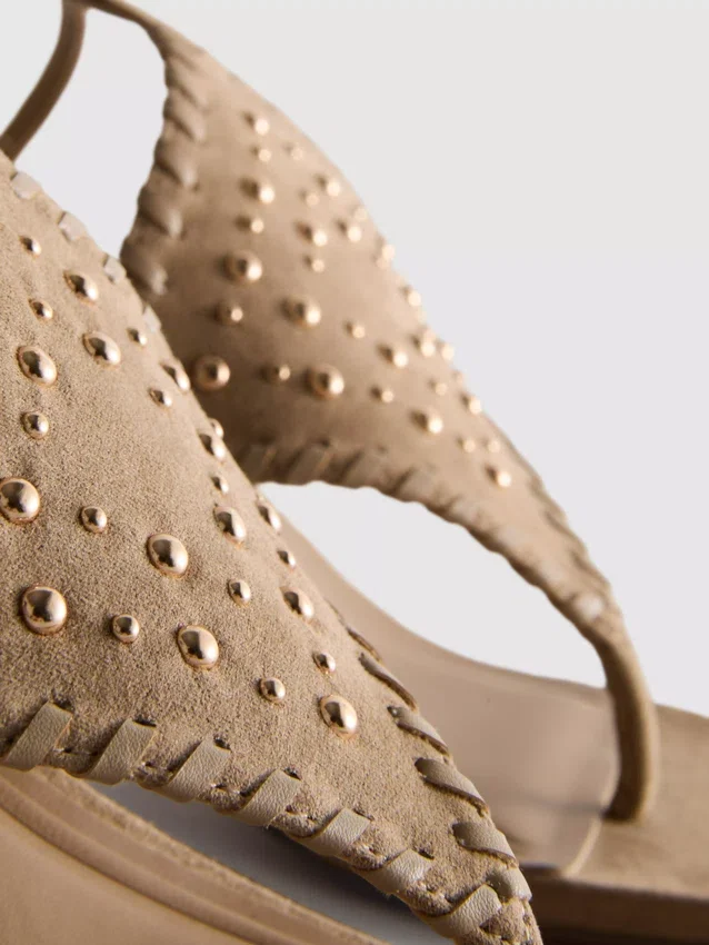 Sandalias con tachuelas de Paula Echevarría