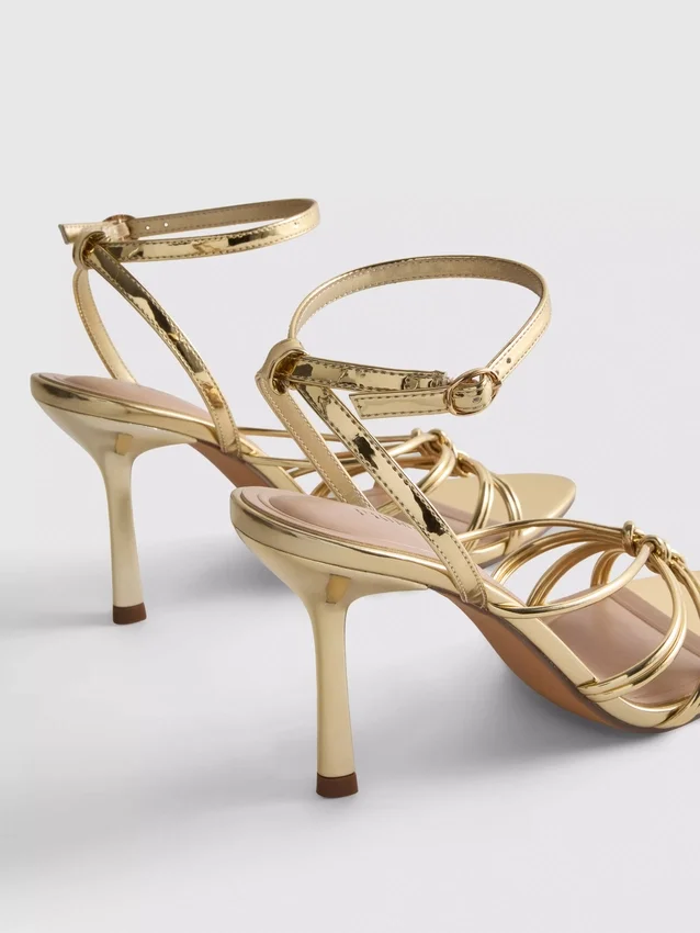 Sandalias con tacón anudado de Paula Echevarría