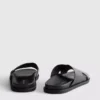 Sandalias con tiras cruzadas