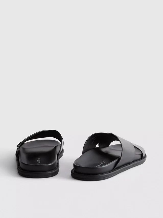 Sandalias con tiras cruzadas