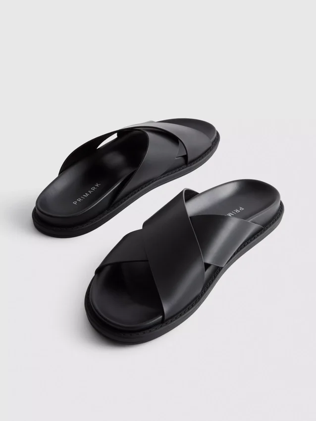 Sandalias con tiras cruzadas