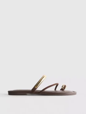 Sandalias con tiras entre los dedos de Paula Echevarría