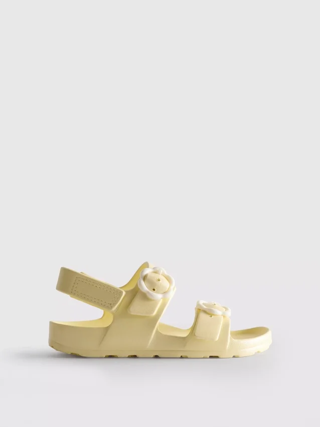 Sandalias con tiras florales
