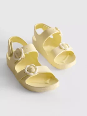 Sandalias con tiras florales