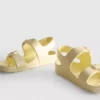 Sandalias con tiras florales