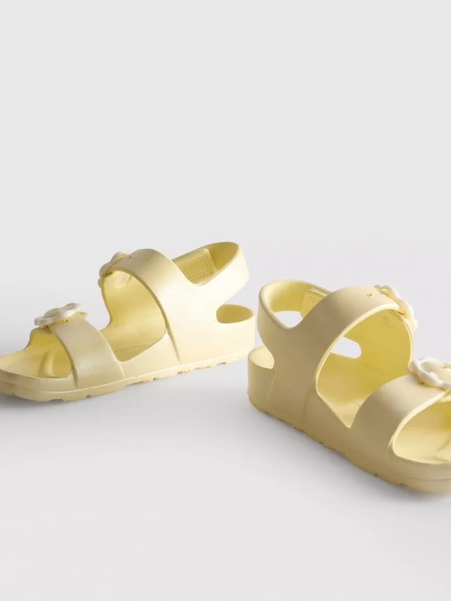 Sandalias con tiras florales
