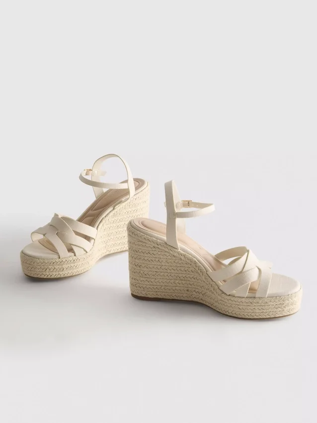 Sandalias de cuña tipo alpargata