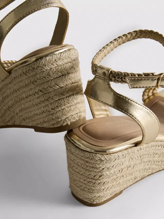Sandalias de cuña trenzadas