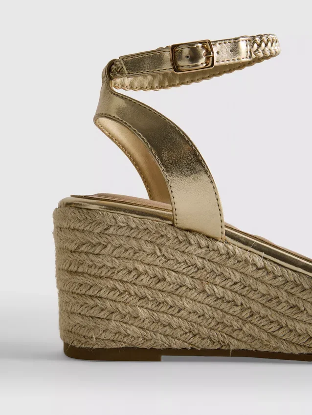 Sandalias de cuña trenzadas