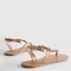 Sandalias de dedo con adornos