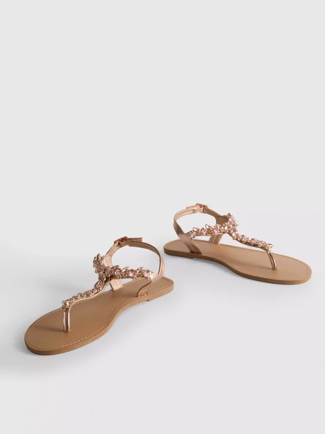 Sandalias de dedo con adornos