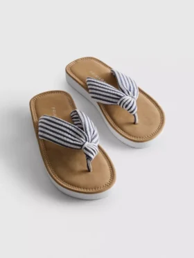 Sandalias de dedo con detalle de nudo