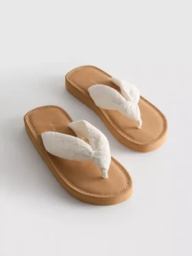 Sandalias de dedo con detalle de nudo