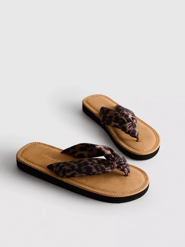 Sandalias de dedo con detalle de nudo