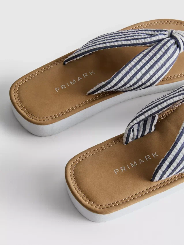 Sandalias de dedo con detalle de nudo